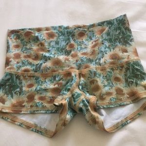 Teeki Sunflower shorts